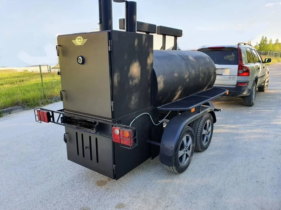 BM-4 XXL Reverse Flow BBQ Smoker Trailer – Custom-Built BBQ Smoker Trailer for Sale - Image 3